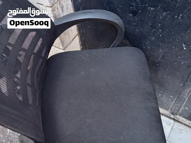 كرس بمكتب بحالة جيدة للبيع