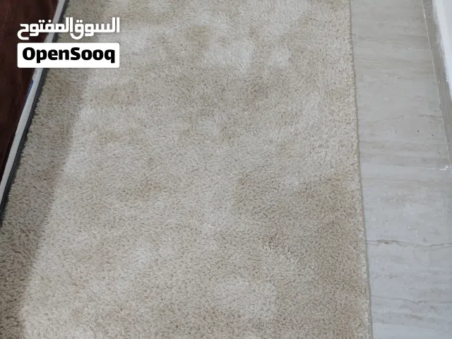 3 قطع سجاد العرض متر و2سم،  الطويله طولها 3متر و47، الوسط 2متر و 70،   الصغيرة متر و78