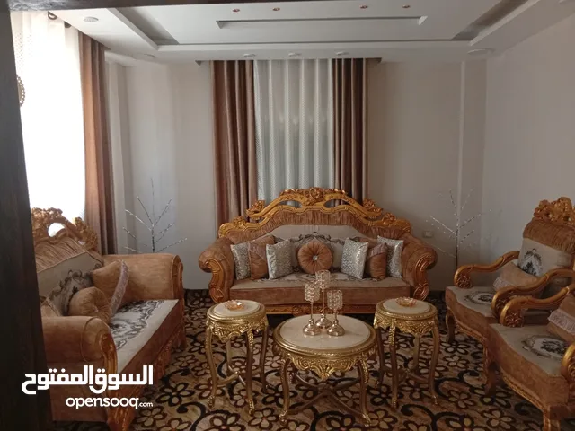 135 m2 4 Bedrooms Townhouse for Sale in Zarqa Al Autostrad