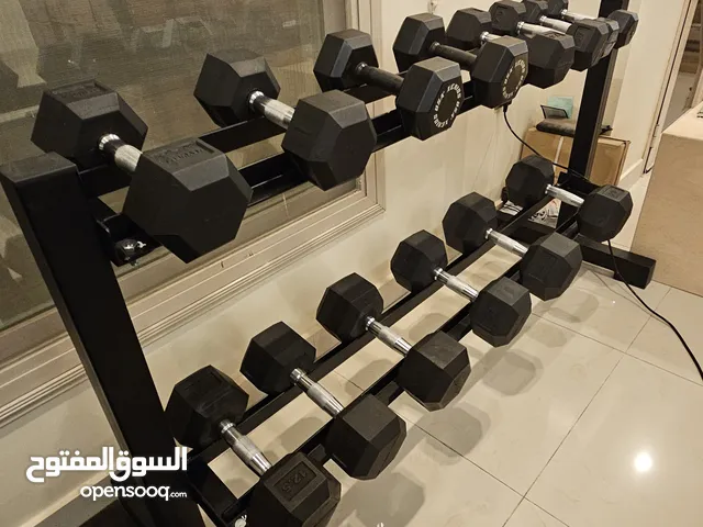 طقم دامبلز وطقم بارات مع الستاندات الخاصة فيهم