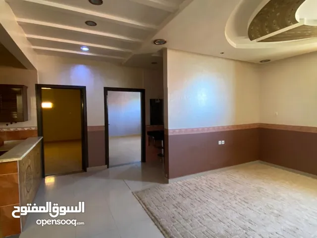 180 m2 5 Bedrooms Apartments for Rent in Buraidah Al Nahdah