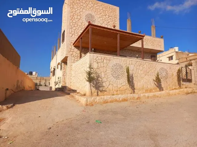 186 m2 5 Bedrooms Townhouse for Sale in Zarqa Abu Al-Zighan