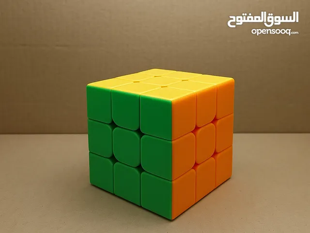 مكعب روبيك مميز و جديد ممتاز و جوده جيده جداً ألوانه جيده جداً و جميله قوي و سهل الحركه يتحمل السقوط