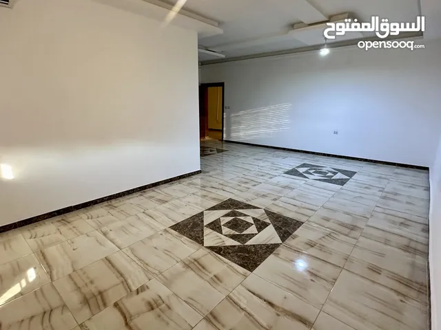 شقة جديدة فارغة للايجار السنوي