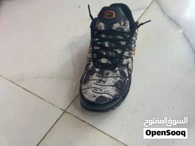 أحذية رياضية و كلاسيكية بأفضل الأسعار