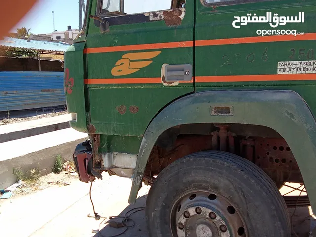 Tractor Unit Iveco 2019 in Benghazi