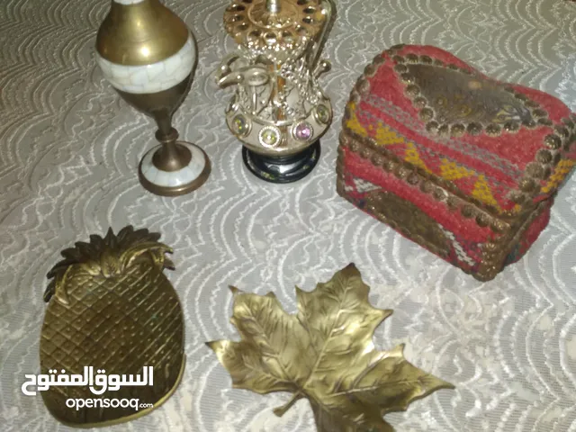 مجموعة قطع نحاسية + صندوق تراقي مطرز + مبخرة كهربائية