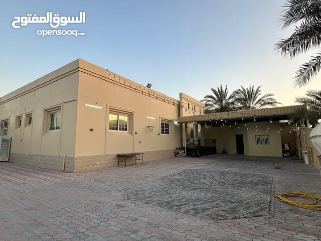 فيلا سكنية فاخرة في الموافجة — ضاحية واسط الشارقة  6 غرف نوم + ملحق خارجي  موقع مميز بقلب الشارقة
