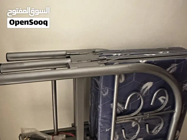 سرير قابل للثني للبيع