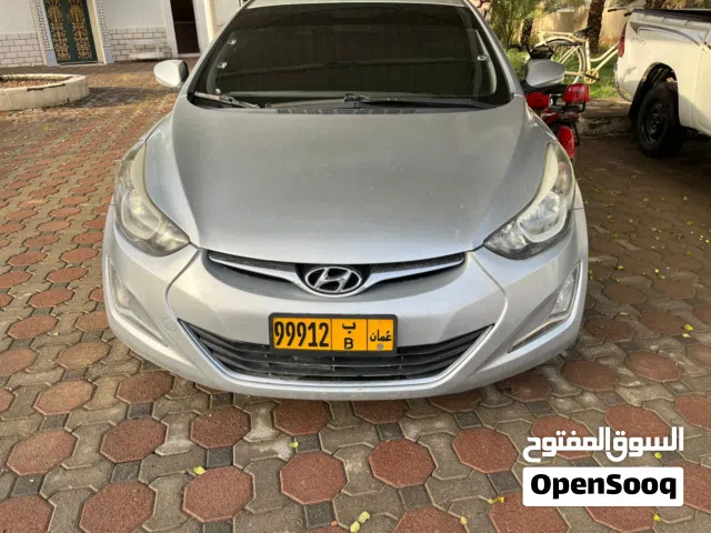 سيارة هيونداي إلنترا 2015 موديل، لون فضي، حالة جيدة، مرخصة، أوتوماتيك، فحص وصيانة كاملة