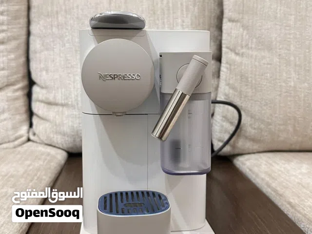 للبيع ماكينة قهوة نسبرسو لاتيسيما ون (Nespresso Lattissima One) لون أبيض