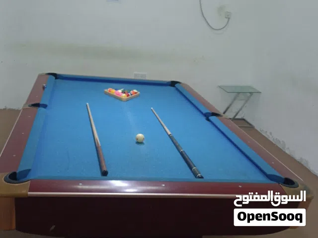 طاولة بليارد رخامية 9 أقدام نوعية أصلية 100٪ مع جميع ملحقاتها مطلوب 200 ريال فقط