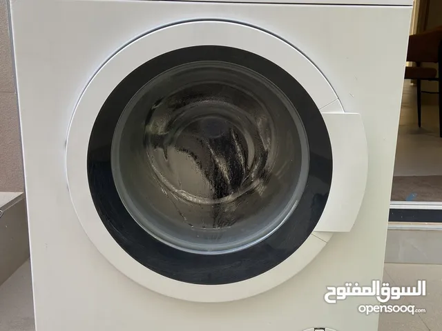 غسالة بوش أوتوماتيك تعبئة من الامام، بحالة ممتازة/Front Bosch loading Automatic washing machine