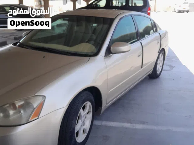 2005 نيسان التيما SV