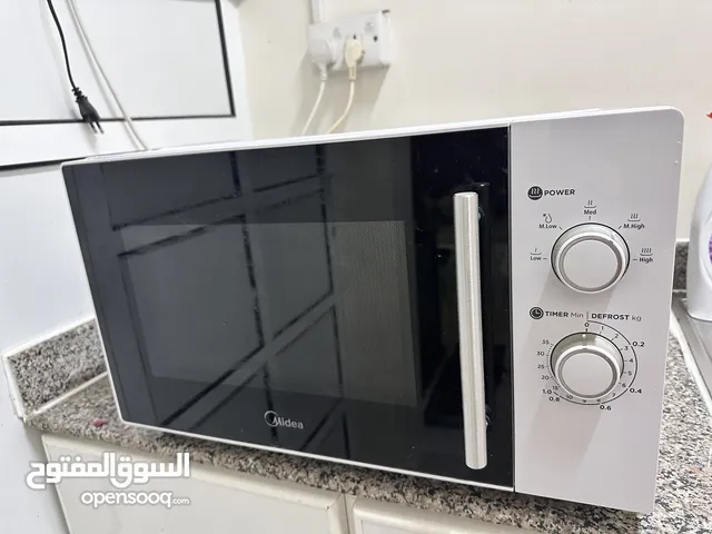 Midea microwave (almost New)