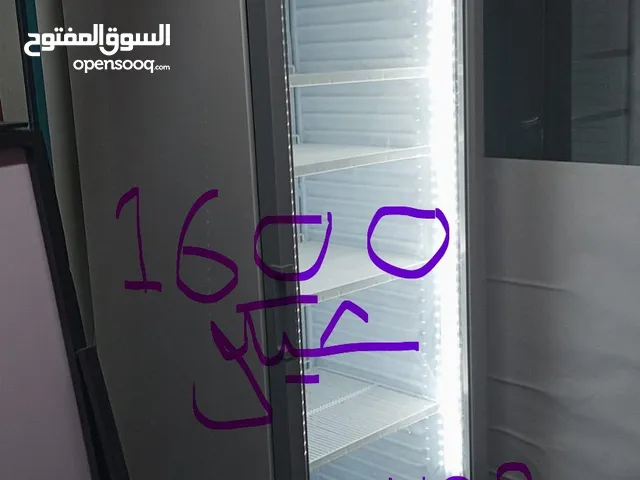 بيع بسعر مميز جدا بسبب عدم التفرغ ..كاونتر كوكتيل وثلاجة عرض مضيئة وباترينا مضيئة