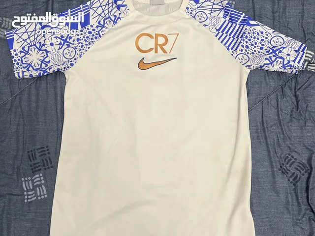 White Nike shirt cr7 for sports. High quality authentic Nike. Medium and very good price.