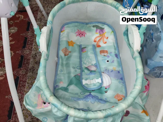 كرسي هزاز لحديثي الولادة