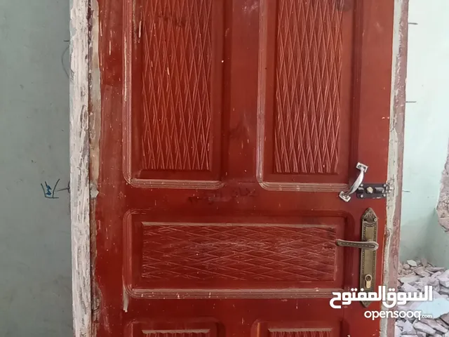 عرررررررررررطة أبواب مع شبابيك خشب سويدي قديم مستخدم نظيف العرض لمدة يومين