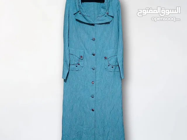بالطو للبيع يوجد قتعطين كل قطعة لون ( للبيع )