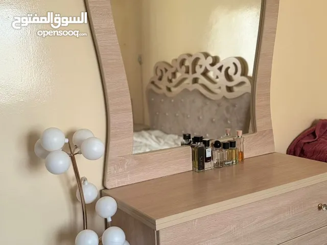 غرفه نوم كامله متكاملة للبيع غرفه لون بيج جميله جدا مع سرير وفراش وكبت وتسريحه السعر قابل للتفاوض