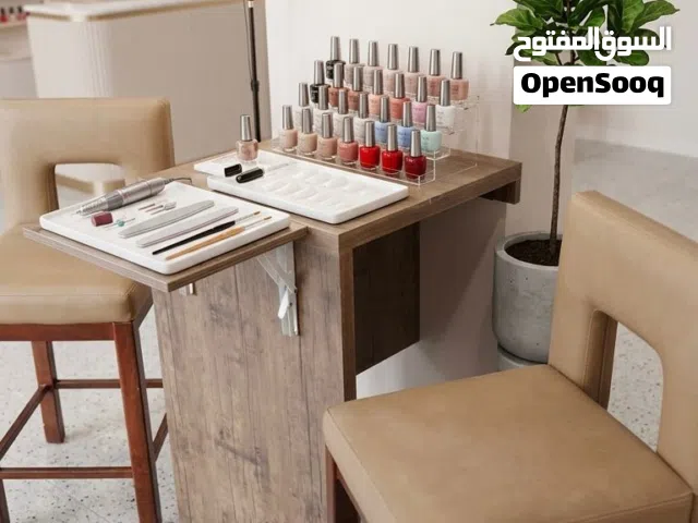 طاولة اظافر (طاولة مناكير)