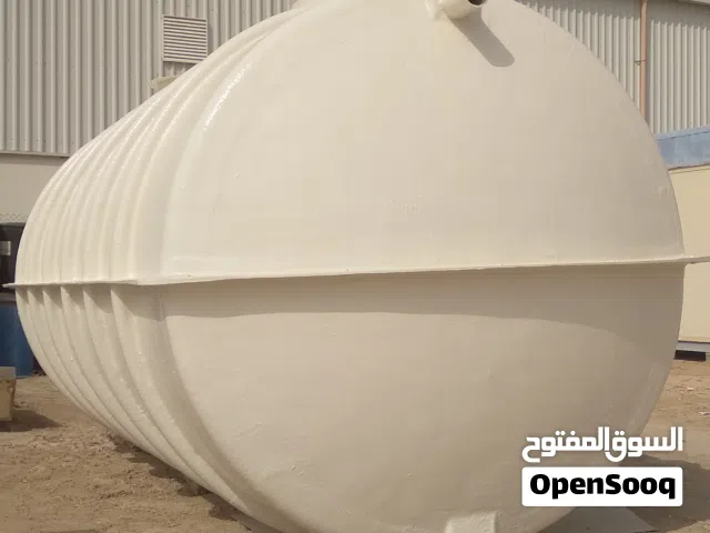 خزان فايبر سعة 5000 جالون بحالة ممتازة مستخدم من قبل بالوعة صرف