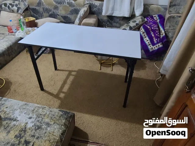 طاولة متعددة الاستخدامات بتصميم أنيق وعصري