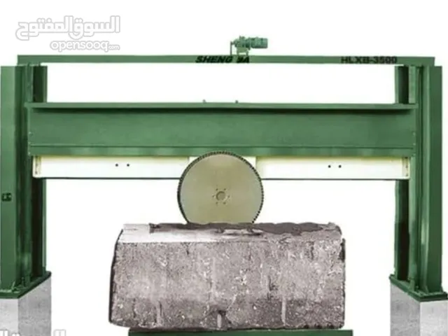 عدة ومصانع ومقطع تجاري متعدد الاستعمال للبيع كاملا