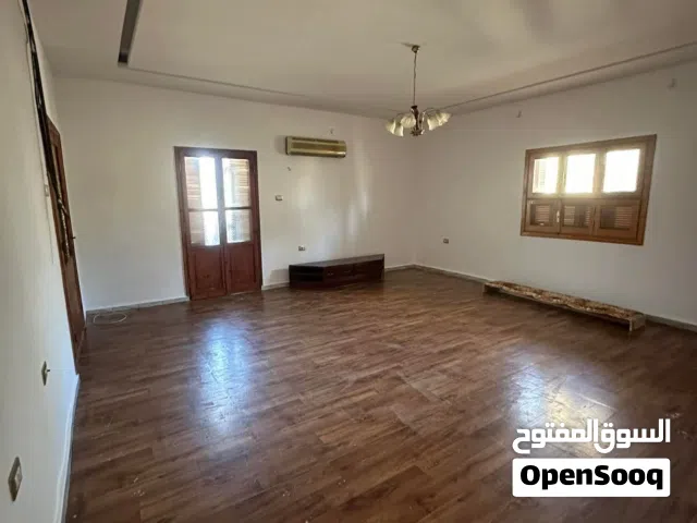 فيلا دور وملحق للايجار الخدمي فى 11 يونيو