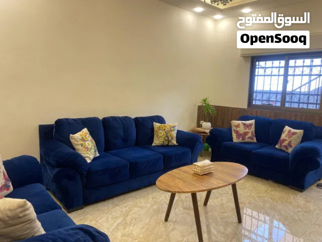 طقم كنب بحالة ممتازة