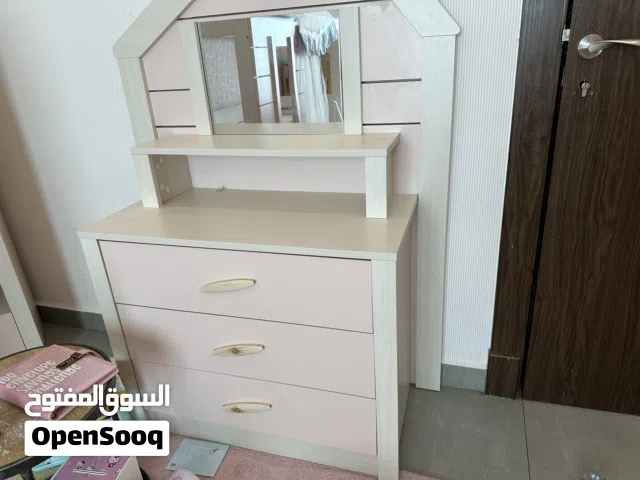 غرفه بنات جميله  مكونه  من اربع قطع