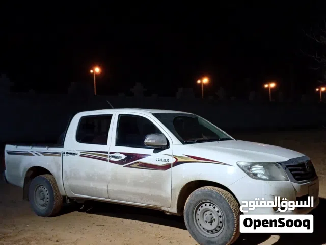 السلام عليكم تويوتا هيلكس للبيع