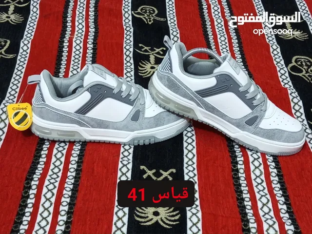 أحذية شبابيه باله غير مستخدم السعر القطعه ب13,000يوجد خدمة توصيل جميع محافظات العراق