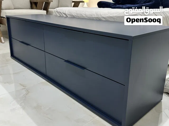 وحدة تخزين وكنبة من ايكيا مع كوشيات