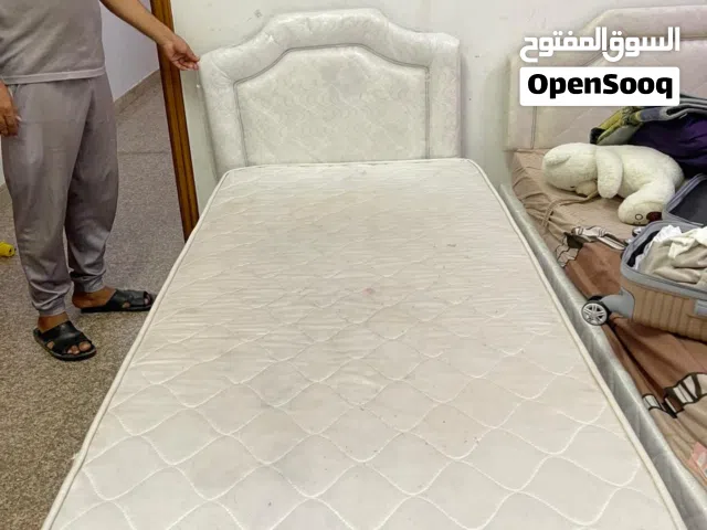 للبيع مجلس وثلاجه وسرير