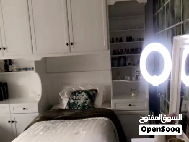 غرفة نوم لون ابيض