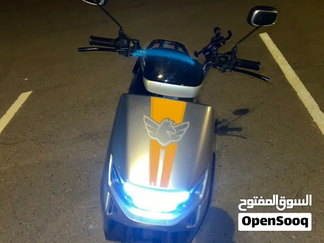 سكوتر نضيفه ولا شي فيه