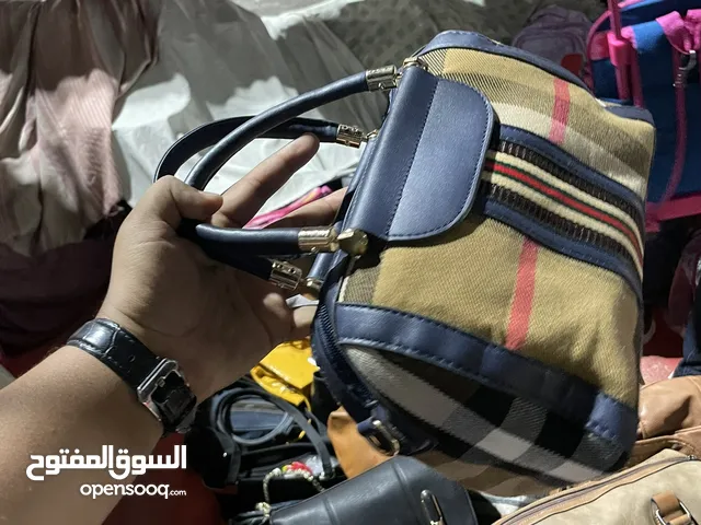 حقيبة نسائية مستعملة بحالة جيد