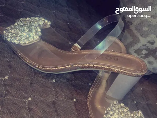 Clear With Heels in Zarqa