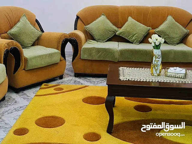 صالون للبيع