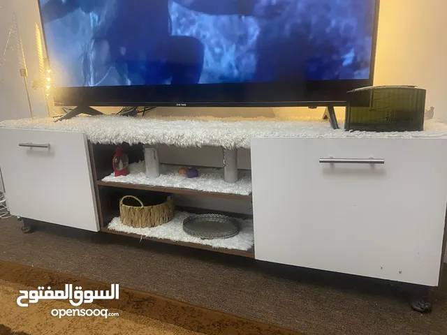 طاولة شاشة وطاولة بنص