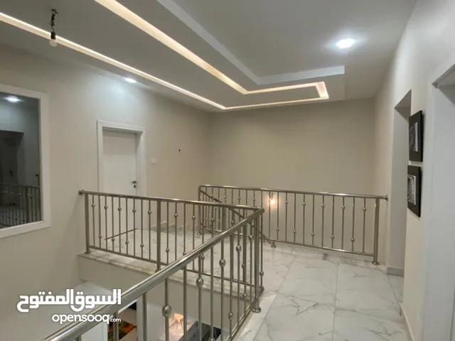 300 m2 5 Bedrooms Villa for Sale in Tripoli Al-Bivio