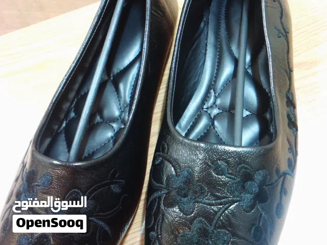 حذاء ستاتي مسطحة