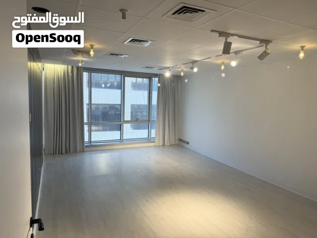 مكتب للإيجار بدون ترخيص
