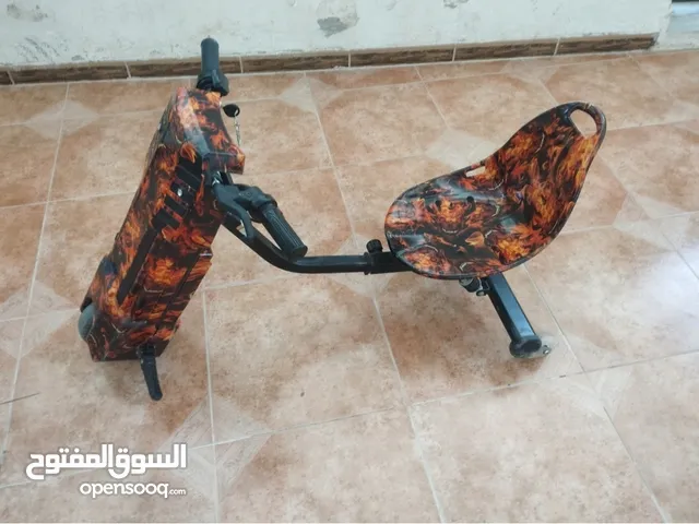 سكوتر كهربائي درفت بحاجه الى شاحن ومفتاح وقواعد للاعجال الخلفيه