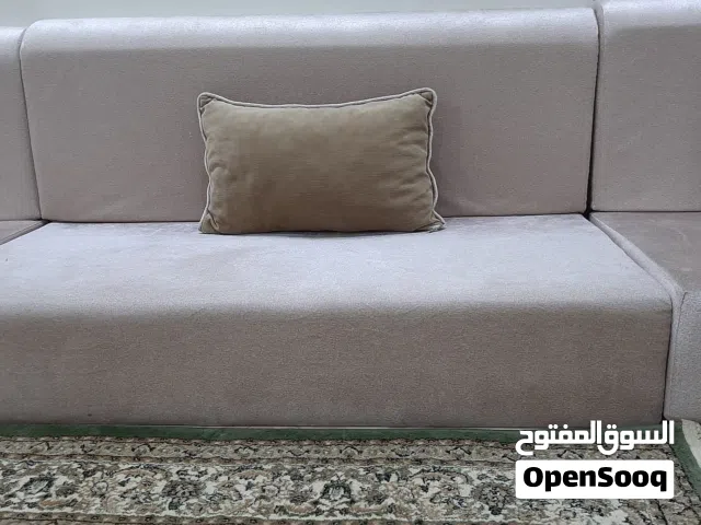 جلسة أرضية للبيع