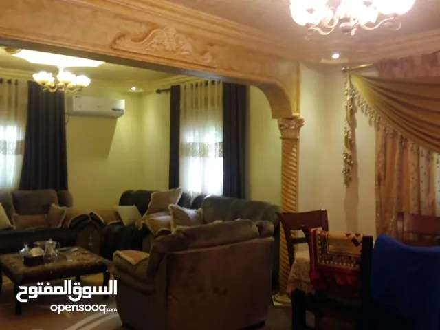 240 m2 More than 6 bedrooms Townhouse for Sale in Irbid Hay Al Turokman