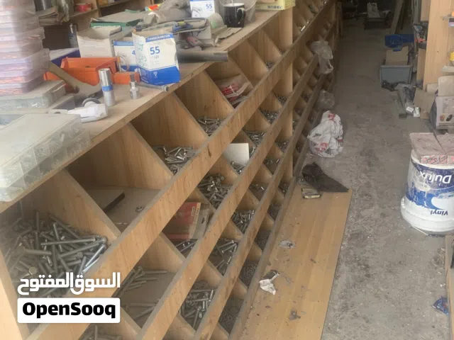 رفوف عدد صناعية
