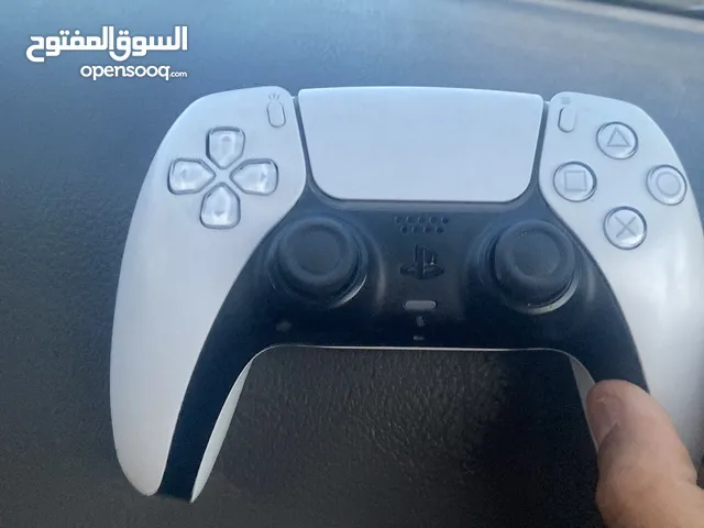يد بلايتيشن 5 نضيفة